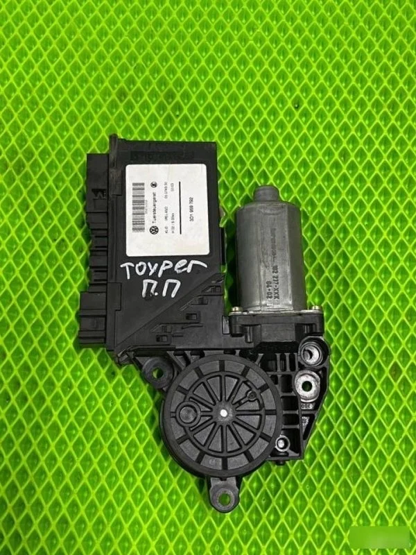 Моторчик Volkswagen Touareg 1 2002-2006 3D1959792, передний правый