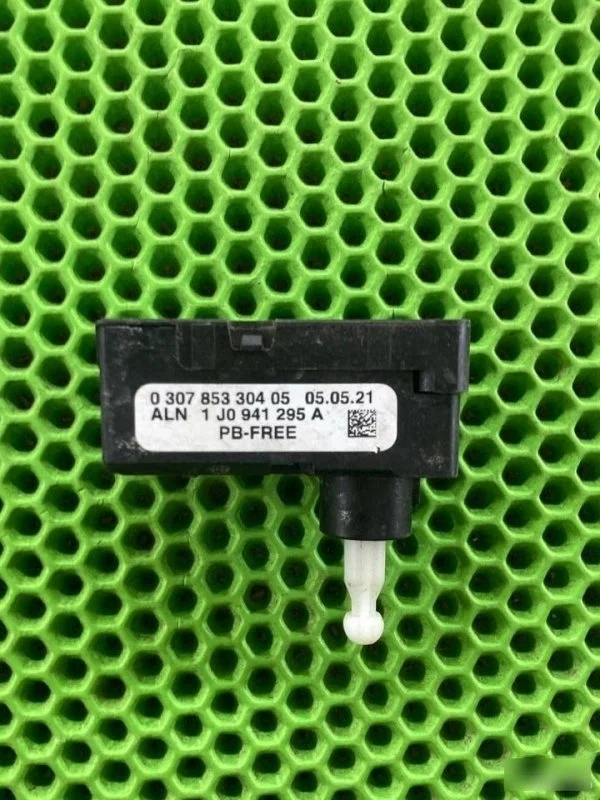 Моторчик корректора фар Volkswagen Polo 5 2021-2025 1J0941295A