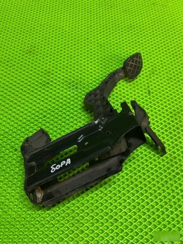 Педаль сцепления Volkswagen Bora 1998-2005 1J1721059 A4