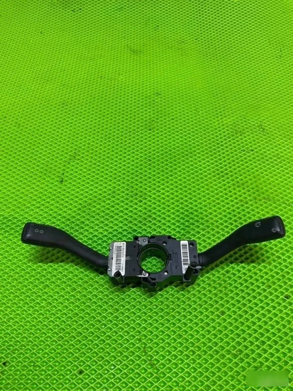 Переключатель подрулевой Volkswagen Bora 8L0953513 A4