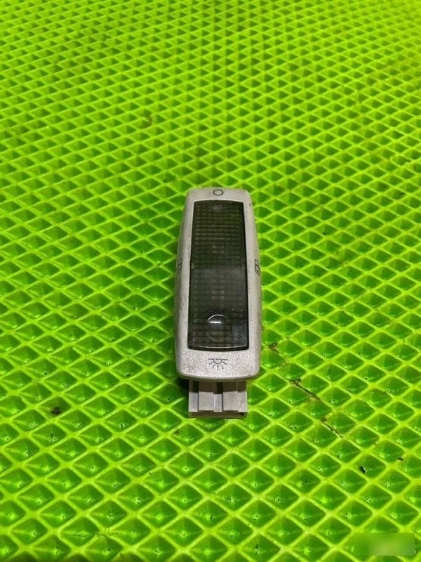 Плафон Volkswagen Passat 1996-2001 3B0947291 B5