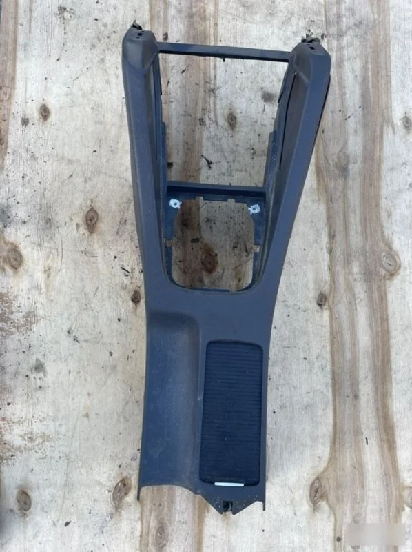 Центральная консоль Volkswagen Golf 5 2003-2009 1K0863243C71N
