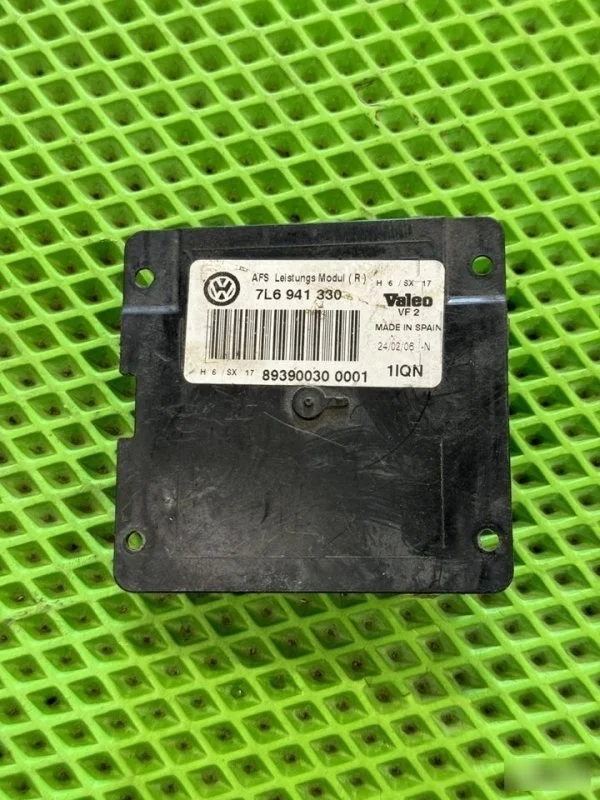 Блок управления фарой Volkswagen Touareg 1 2002-2006 7L6941330