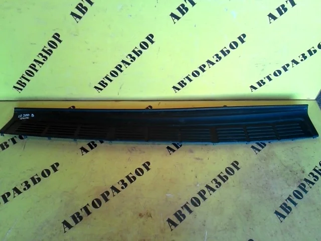 Накладка заднего бампера Toyota Land Cruiser 200 2008-2021 5216260040