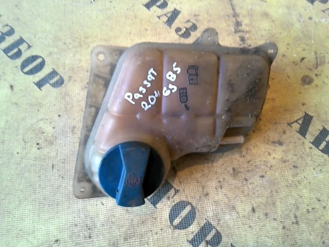 Бачок расширительный Volkswagen Passat (B5) 1996-2000 8D0121403L