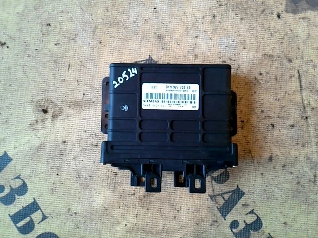 Блок управления АКПП Volkswagen Passat (B5) 1996-2000 01N927733EB