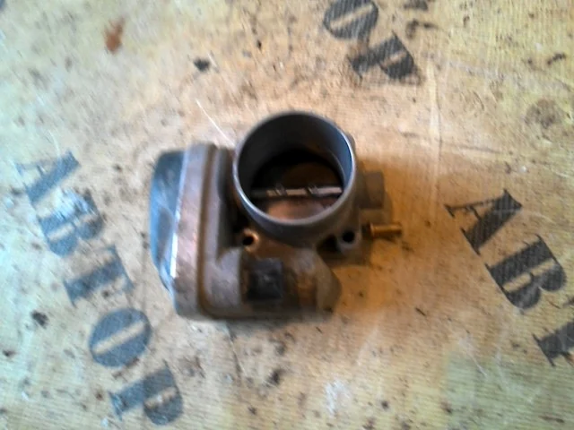 Заслонка дроссельная Renault Megane 2 2003-2009 8200190230