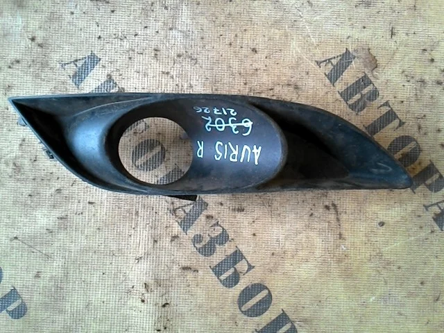 Накладка под ПТФ правая Toyota Auris 150 2006-2012 8148102050