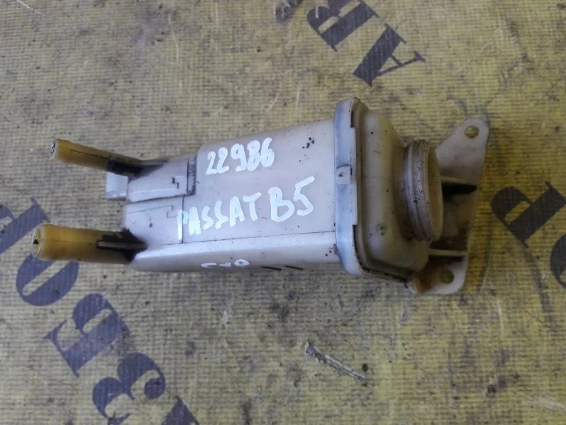 Бачок гидроусилителя Volkswagen Passat (B5) 1996-2000 8D0422373C