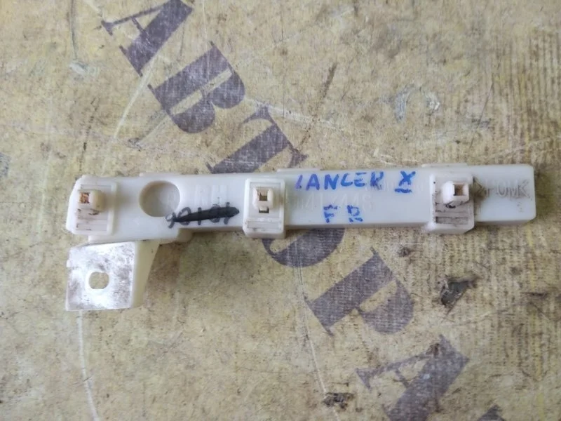 Кронштейн переднего бампера правый Mitsubishi Lancer 10 2007-2017 6400F550