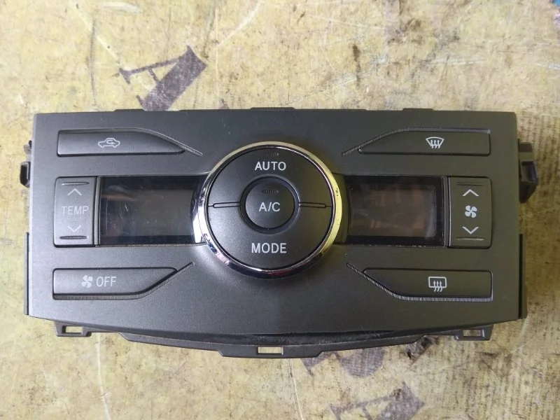 Блок управления климатической установкой Toyota Corolla 150 2006-2013 5590012A60