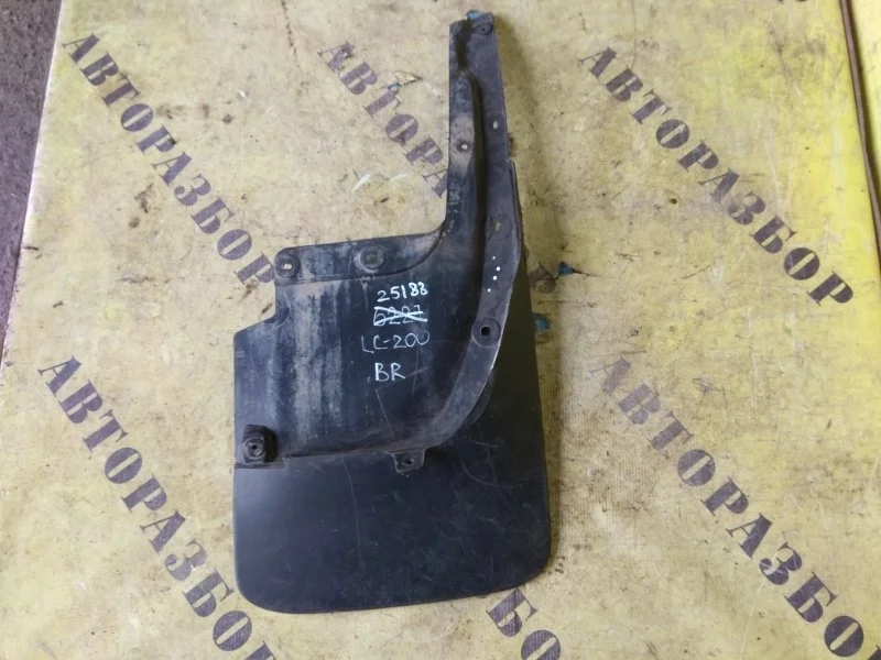 Брызговик задний правый Toyota Land Cruiser 200 2008-2021 7662560240