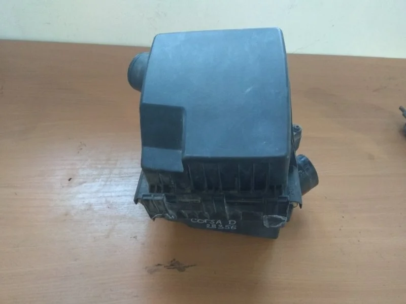 Корпус воздушного фильтра Opel Corsa D 2006-2015 2007 55557185 1.0 Z10XEP
