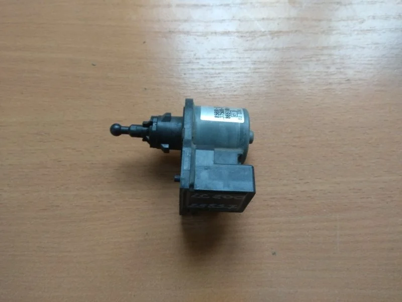 Корректор фары Toyota Land Cruiser 200 2008-2021 8569128011