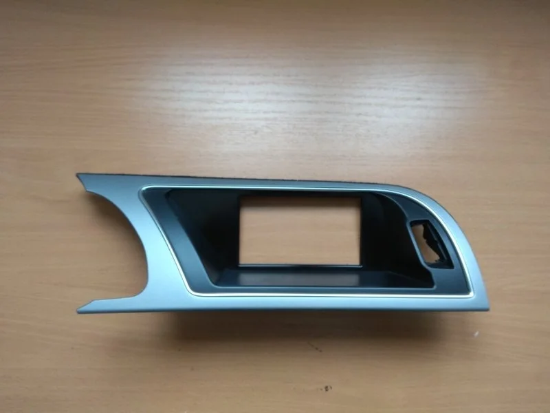 Накладка на торпедо (панели) Audi Q5 2008-2017 8T1857186G