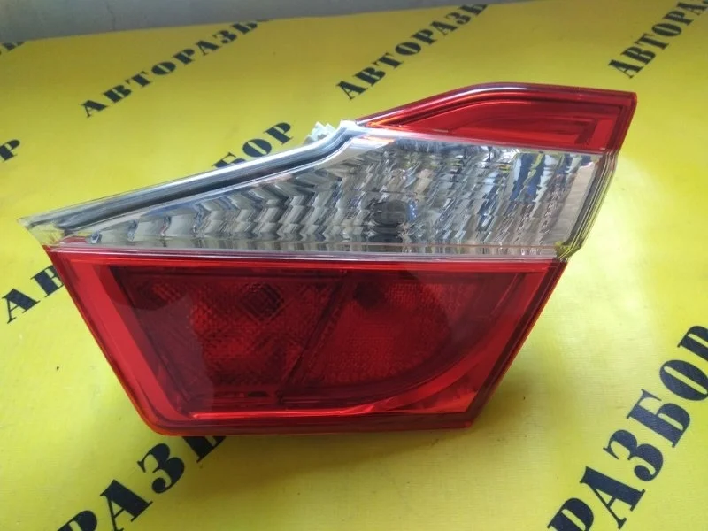 Фонарь задний правый внутренний Toyota Camry 50 2011-2017 8158133220
