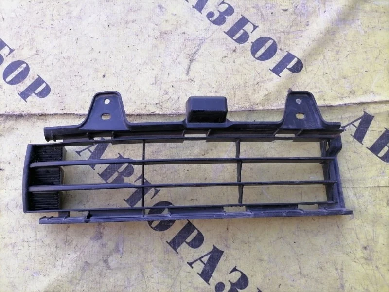 Решетка в бампер Toyota Land Cruiser 200 2008-2021 5311260040