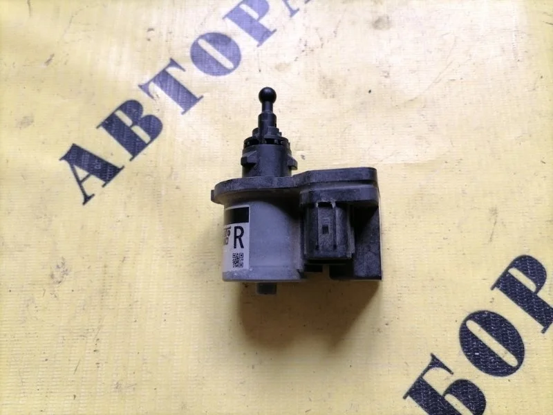Корректор фары Toyota Land Cruiser 200 2008-2021 8566128011