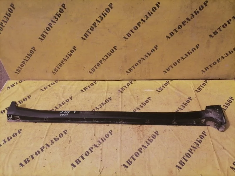 Накладка на порог (наружняя) правая Toyota Land Cruiser 200 2008-2021 7585060040