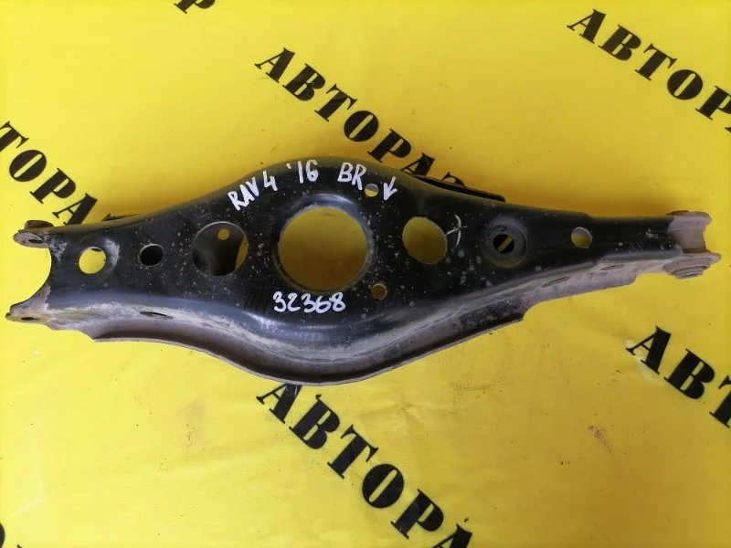 Рычаг задний нижний правый Toyota Rav4 40 2013-2019 2016 4873042040 2.0 3ZR FE 146 Л/С