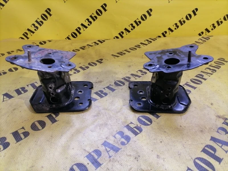 Кронштейн усилителя бампера Toyota Rav4 40 2013-2019 2019 5201542011 2.0 3ZR FE 146 Л/С