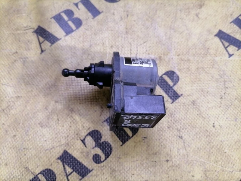 Корректор фары Toyota Land Cruiser 200 2008-2021 8566128011