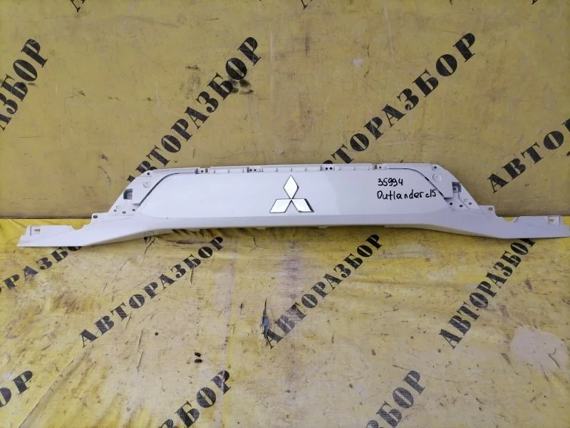 Накладка крышки багажника Mitsubishi Outlander (Gf) 2012-2021 5817A26502