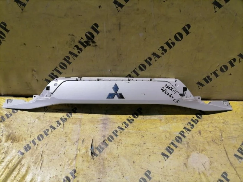 Накладка крышки багажника Mitsubishi Outlander (Gf) 2012-2021 5817A26502