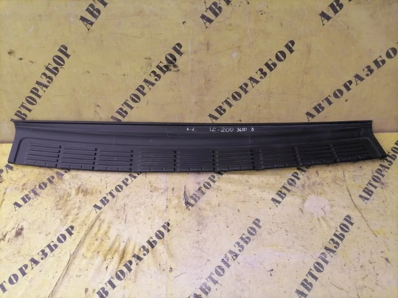 Накладка заднего бампера Toyota Land Cruiser 200 2008-2021 5216260040