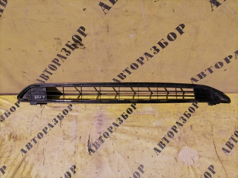 Решетка в бампер Toyota Rav4 40 2013-2019 5311242100