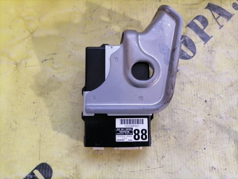 Блок электронный Toyota Land Cruiser 200 2008-2021 2013 8981560130 4.5 1VDFTV 235Л/С DIESEL TURBO