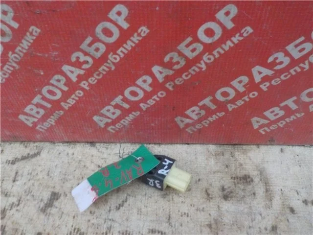 Датчик удара Toyota Rav 4 2006-2013 8983133020 XA30, задний правый