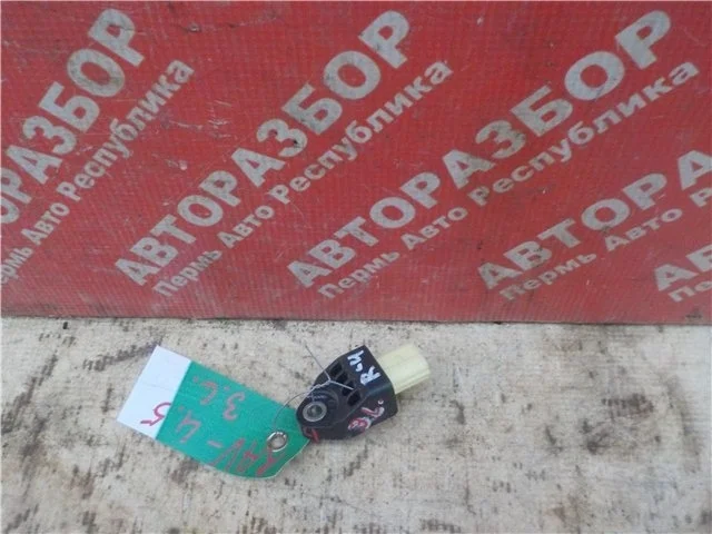 Датчик удара Toyota Rav 4 2006-2013 8983133020 XA30, задний левый