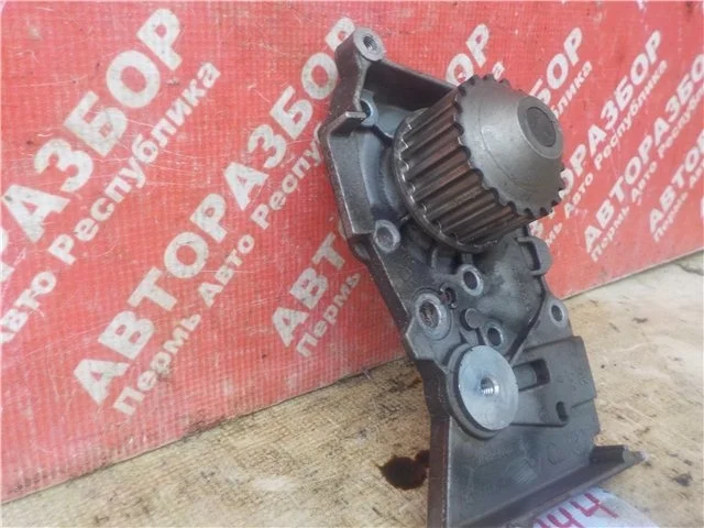 Помпа Renault Megane 2 2003-2009 8200582675 K4JA