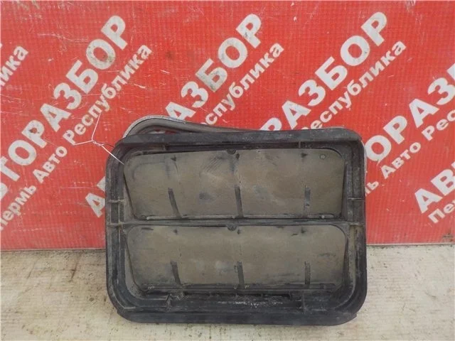Решетка вентелиционная Renault Megane 2 2003-2009 7700838358 K4M, задняя левая