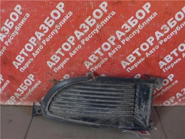 Заглушка противотуманной фары Mitsubishi Lancer 2007 6407A011 S82 4G18, передняя левая