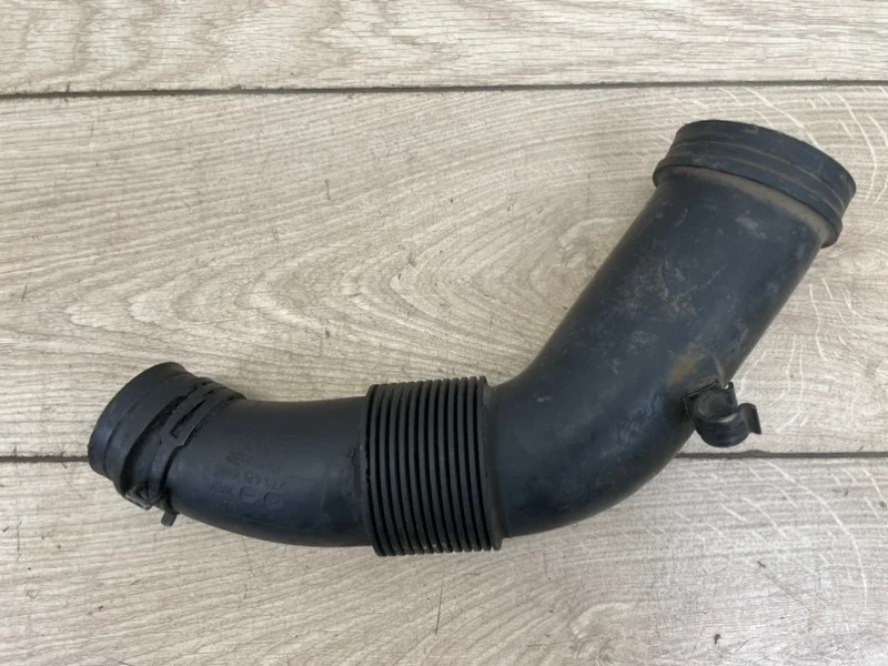 Шланг забора воздуха VW Touareg 2010-2012 7P