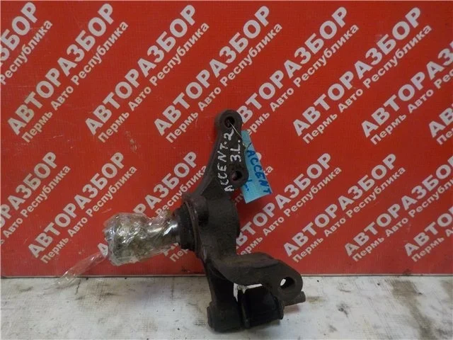 Кулак Hyundai Accent 2 5275025000 G4EC, задний левый