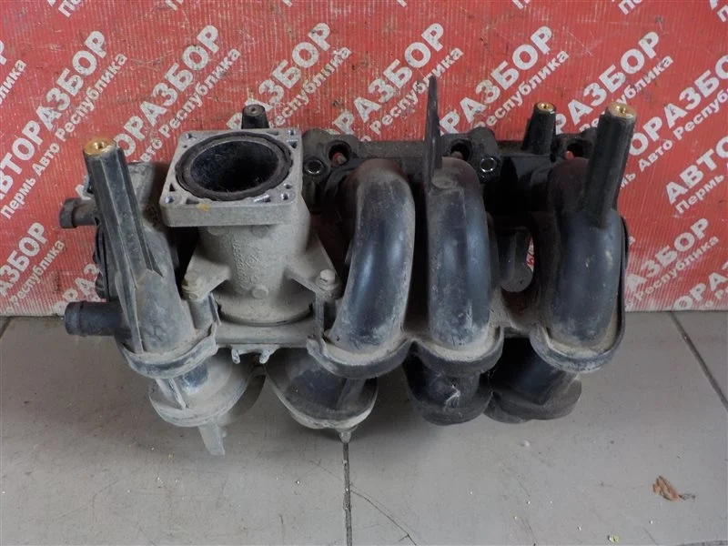 Впускной коллектор Renault Logan 2018 140035357R L8MV K7M812