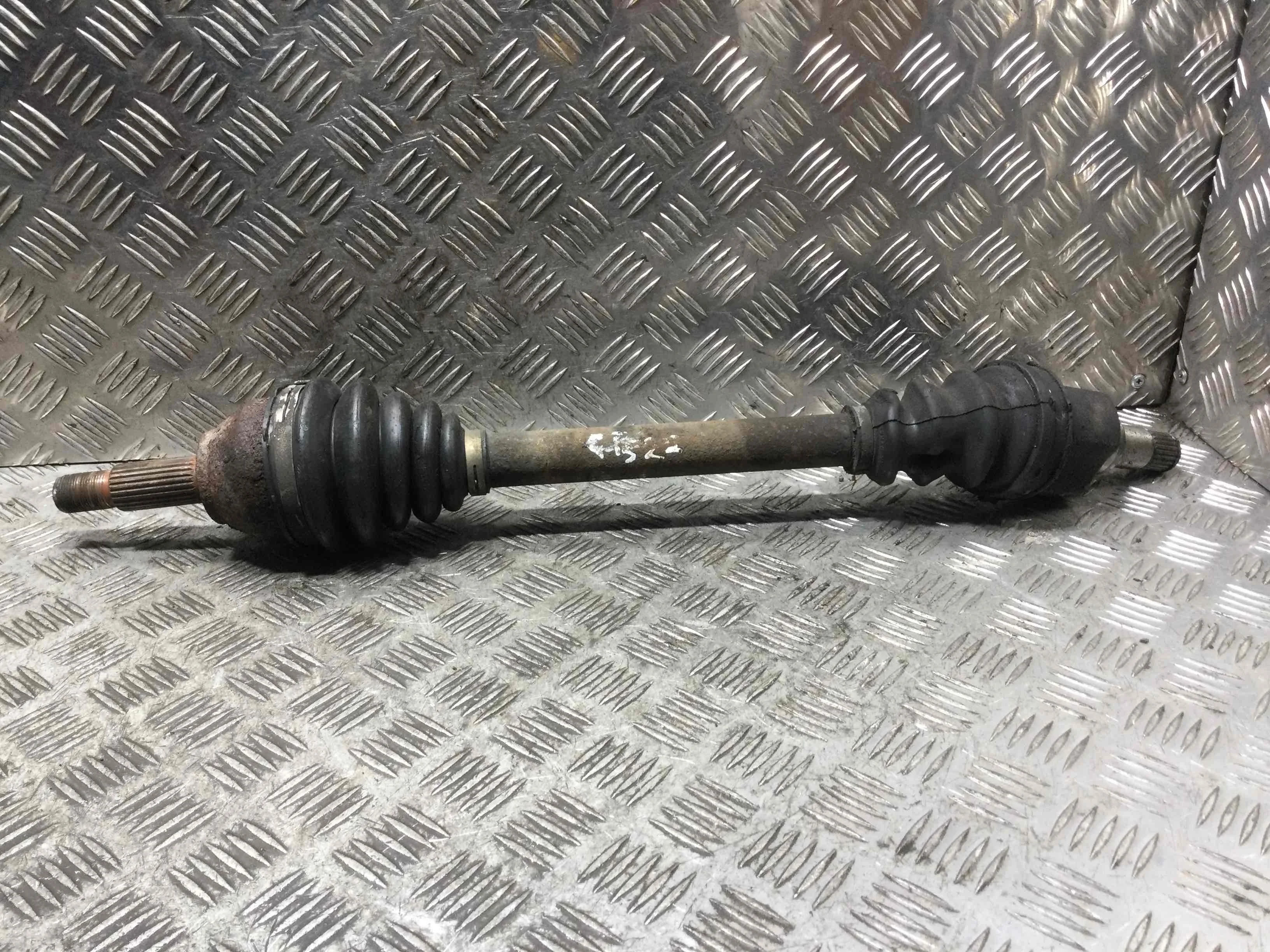 Полуось передняя левая (приводной вал, ШРУС) Ford Focus 1 поколение [рестайлинг] (2001-2005) бензин 1.8 i Механика Х/б