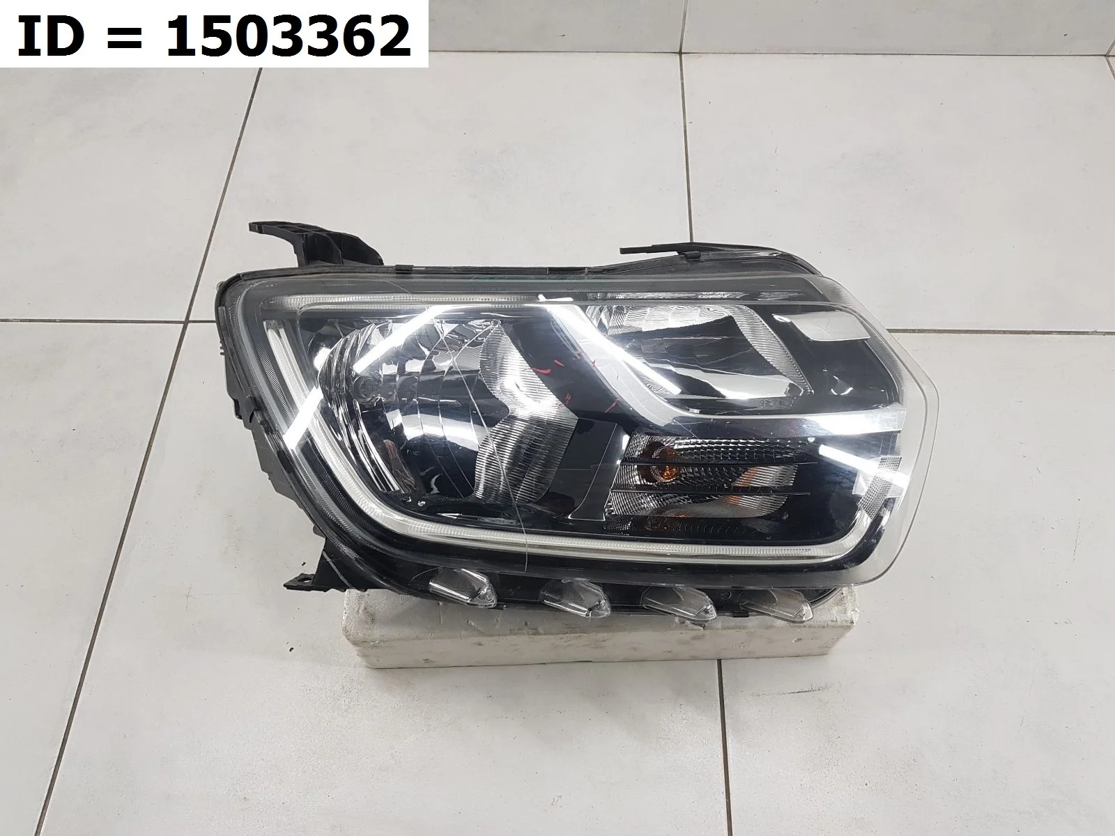 Фара правая Renault Duster