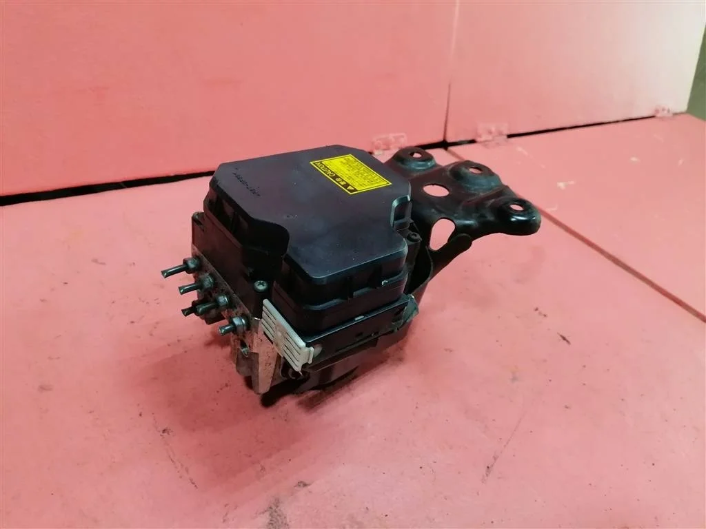 блок abs (насос) Toyota RAV 4 2006-2013