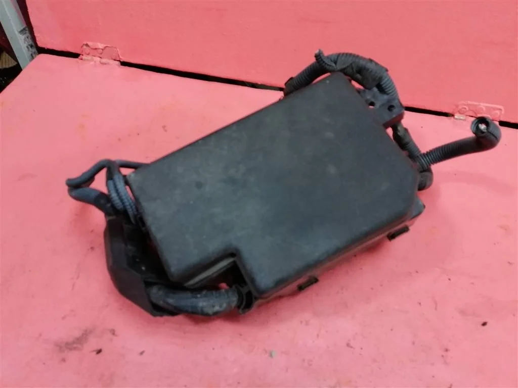 блок предохранителей Toyota RAV 4 2006-2013