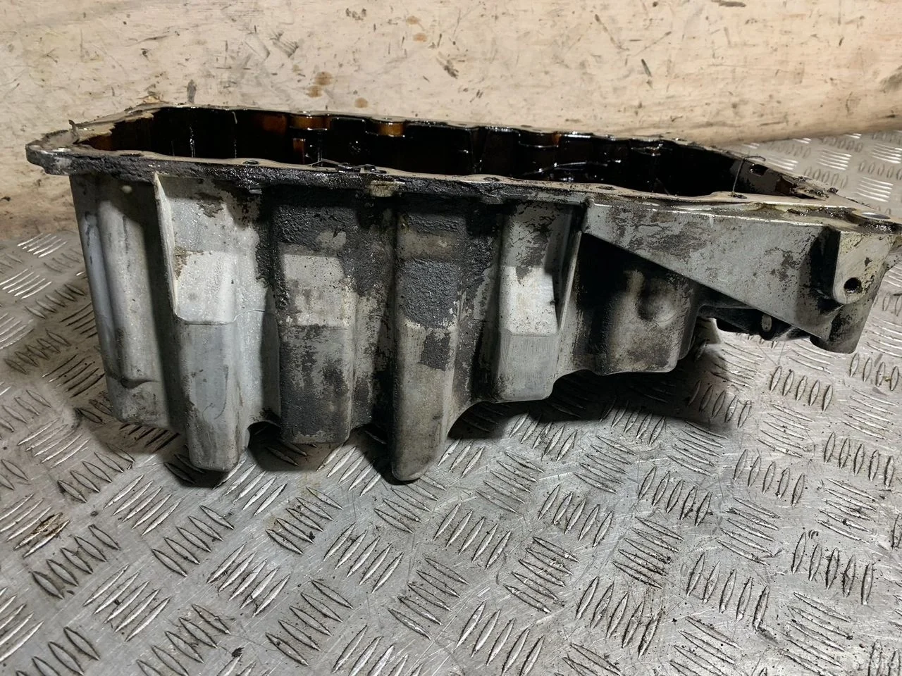 Поддон двс 06b103601cg 2.0 bpj audi a6 a4