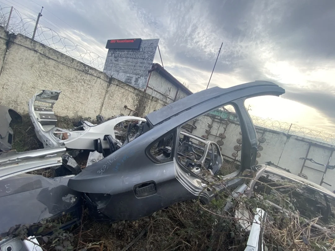 [Б/У] Крыло заднее правое BMW E71 E72 - в сборе + задняя часть порога 41217182712 со средней стойкой [ХОРОШЕЕ] [Код: 00318804 ]
