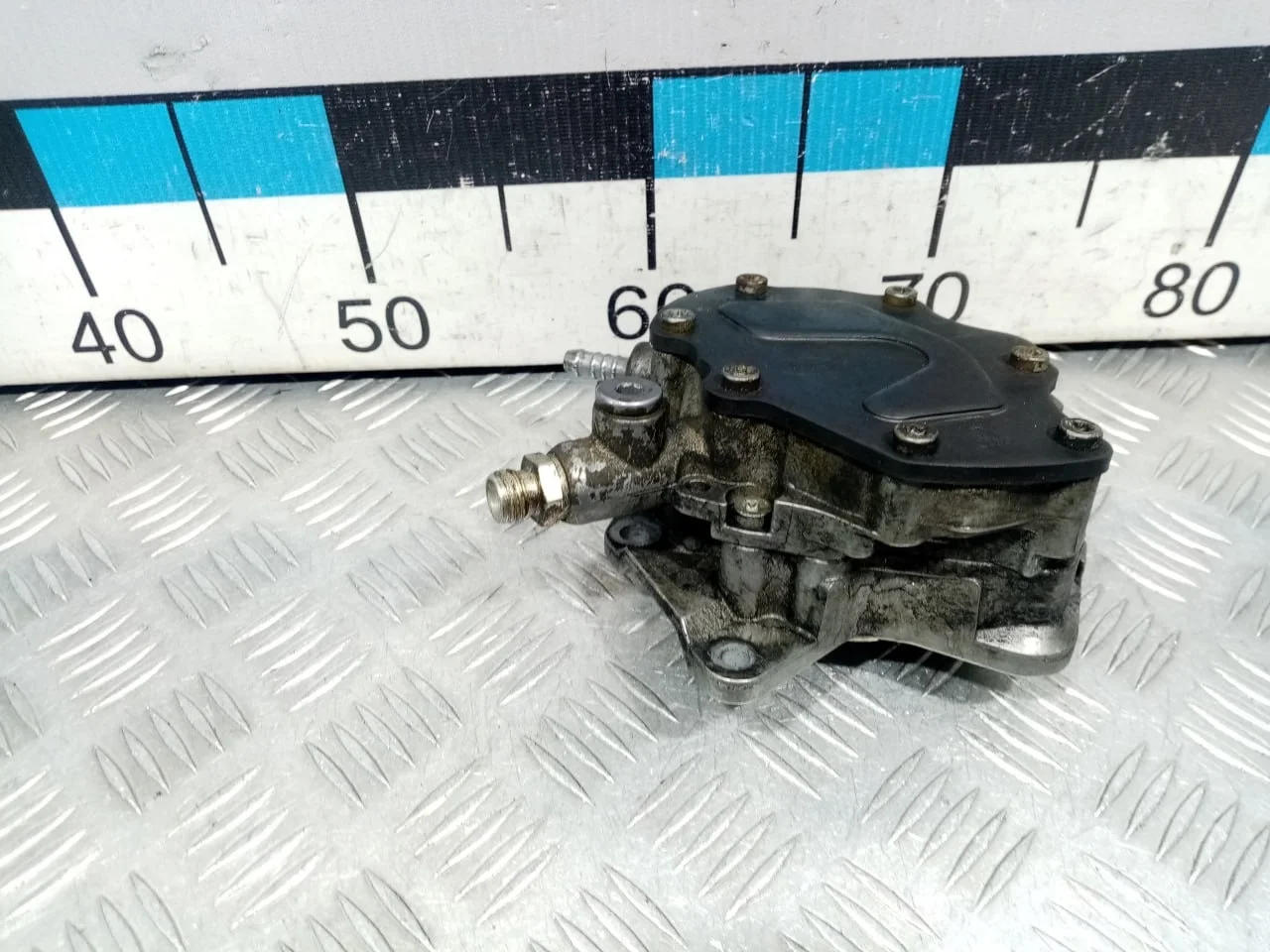 [Б/У] Насос вакуумный и топливный VW [Код: 00581397 ]