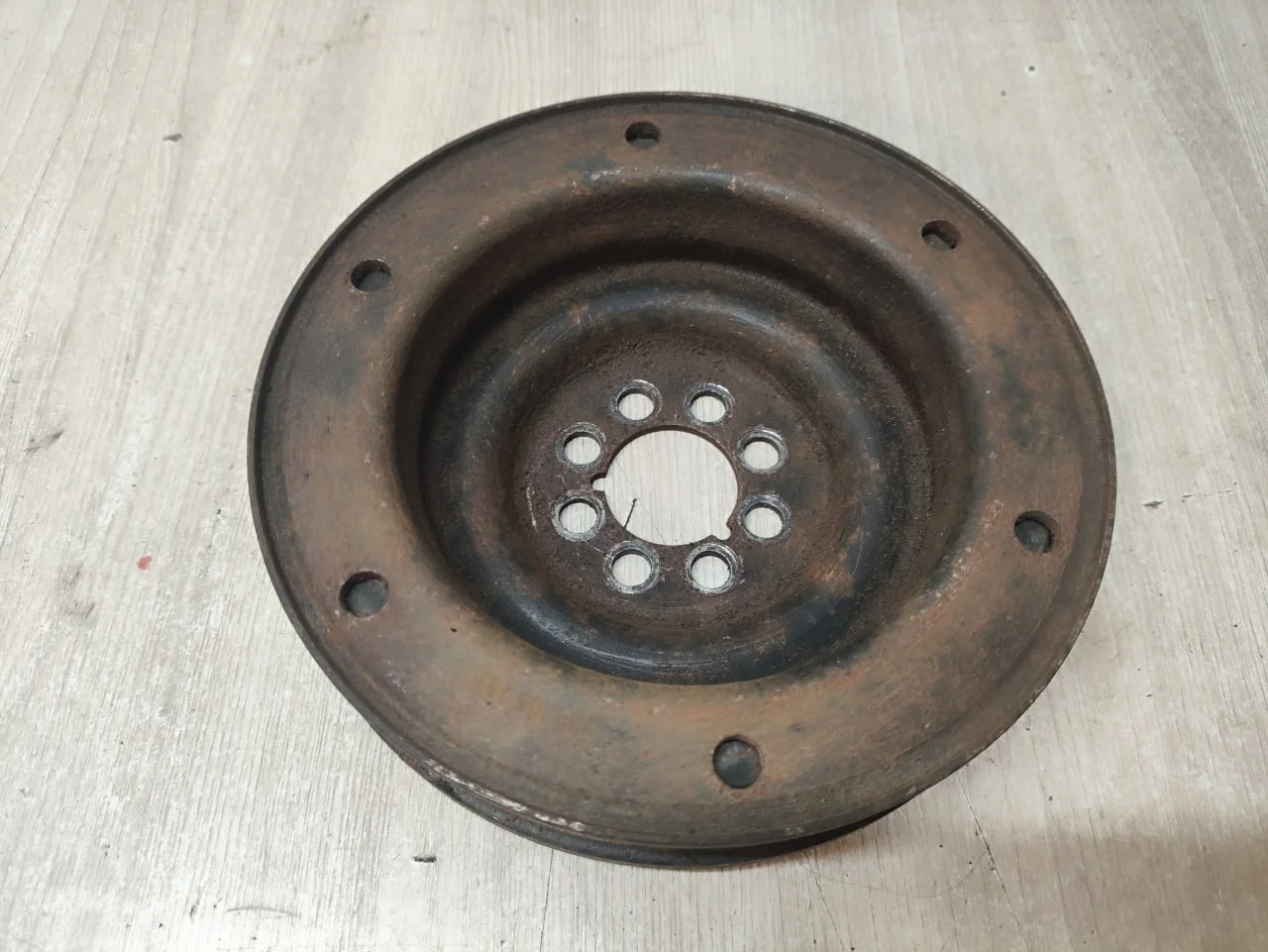 [Б/У] Шкив коленвала Audi A6 C4 1994-1997, A4 B5 1994-2001, A8 4D 1994-1998, A6 C6 4F 2004-2011 [Код: 00315552 ]