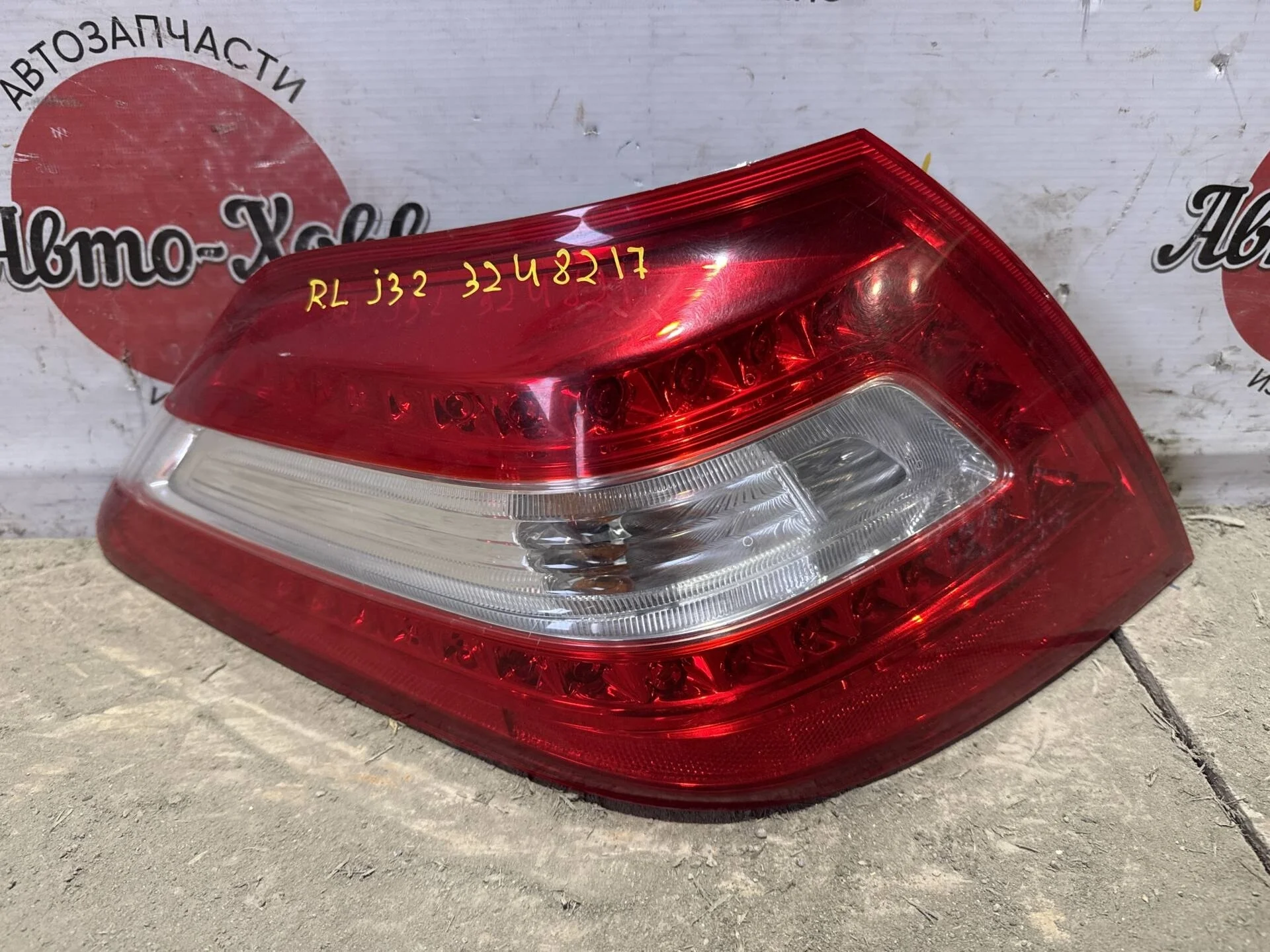 Фонарь задний левый Nissan Teana J32