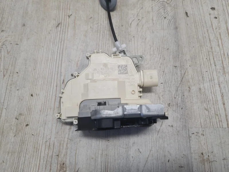 Замок двери VW Touareg 3 2019- CR7