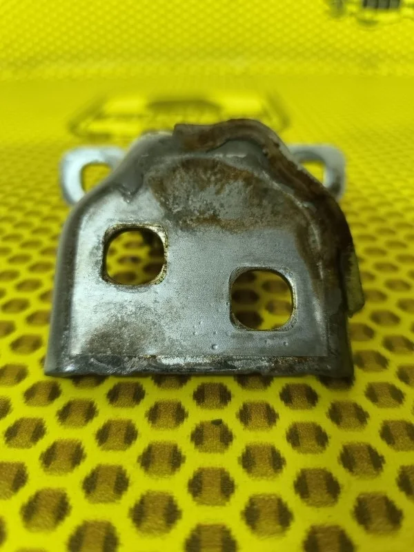 Петля двери передняя левая Renault Sandero 5S K4M